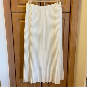 Aritzia Babaton Jude Pleated Skirt